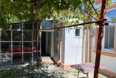 Casă cu 4 camere cu Teren 290 Mp în Central - 12