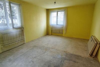 Apartament cu 2 camere decomandat în Rovinari - 2