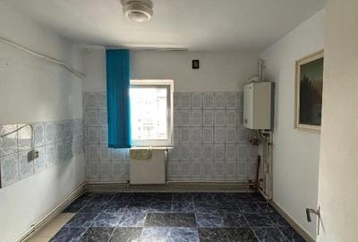 Apartament 3 camere decomandat, zona piață - 15