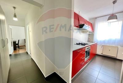 De închiriat apartament cu 3 camere, în zona Dacia - 4