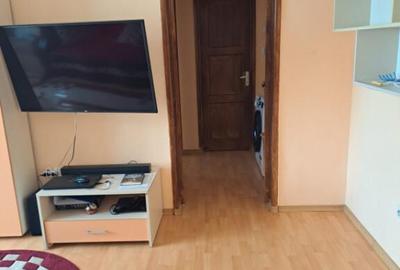Apartament 3 camere, zona Cina, etaj intermediar