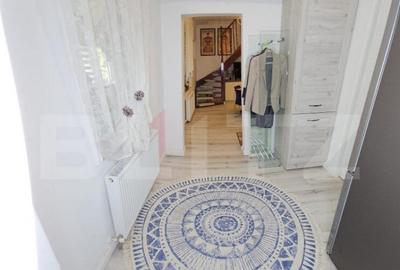 Casă cu 5 camere cu Teren 2400 Mp în Libertății - 1