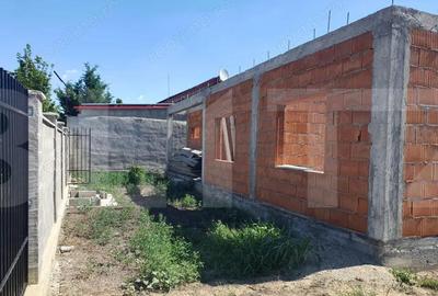 Casă cu Teren 508 Mp în Torontalului
