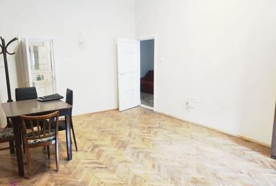 Spațiu comercial, de 47 mp, în Central - 4