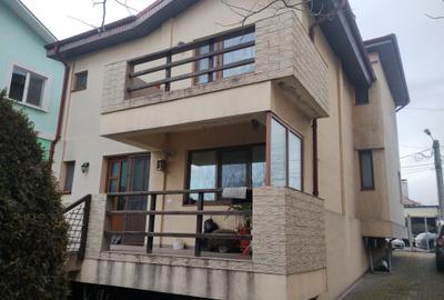 Casă individuală cu 4 camere cu Canalizare în Km 4-5 - 12