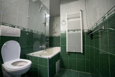 Inchiriez apartam ultracentral(Libelula)- 3 camere, centrala proprie - 2