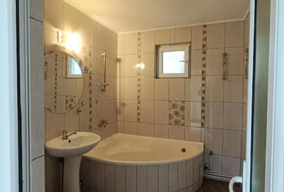 Casă cu Teren 100 Mp în Central - 1