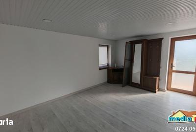 Casă cu 5 camere cu Teren 700 Mp în Piața Centrală - 1