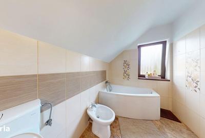 Casă cu 4 camere cu Teren 1750 Mp în Central