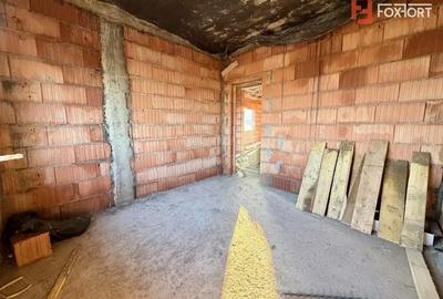 Casă cu 4 camere cu Canalizare în Sânandrei