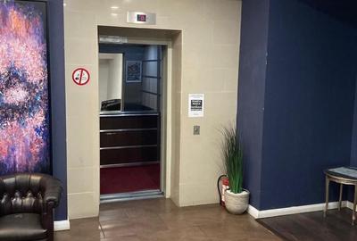 Spațiu comercial, de 30 mp, în P-ța Universității - 9