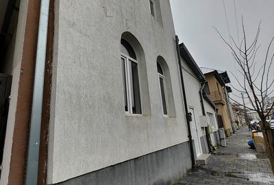 Casă individuală cu 9 camere cu Teren 215 Mp în Eminescu - 28