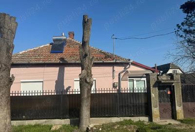 Casă cu 2 camere cu Teren 1500 Mp în Central - 1