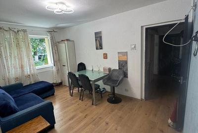 Apartament cu 3 camere semidecomandat în Ostroveni - 1