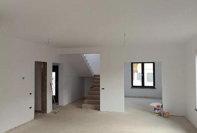 Casă cu Teren 500 Mp în Cornu - 3