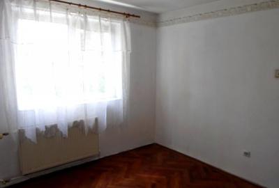 Apartament 3 camere, decomandat, parter in Ploiesti, Cina, comision 0 - 5