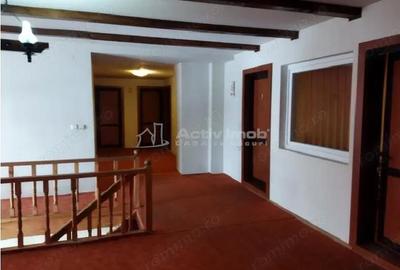 Casă cu 10 camere cu Teren 980 Mp în Central - 21