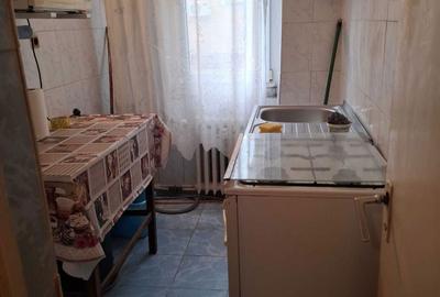 Apartament cu 3 camere semidecomandat în Central - 1