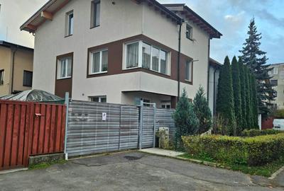 Apartament 3 camere in vila, zona linistita, Tractorul - 1