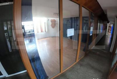 Spațiu comercial, de 32 mp, în Central - 6