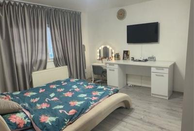 Apartament cu 2 camere decomandat în Micro 4 - 8