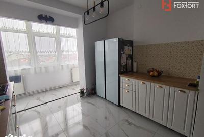Apartament cu 4 camere decomandat în Fratelia - 14
