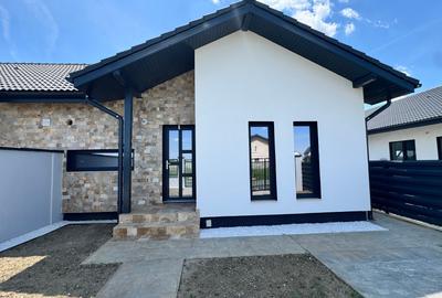 Duplex cu 4 camere cu Canalizare în Moșnița Nouă - 1