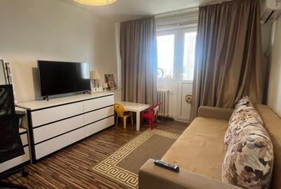 Apartament cu 2 camere decomandat în Lacul Tei