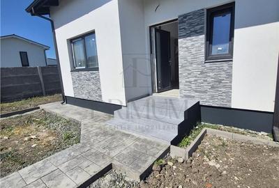 Casă cu 3 camere în Moșnița Veche - 4