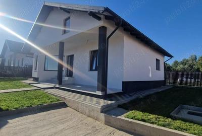 Casă cu 3 camere în Mărgineni - 8