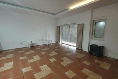 Casă individuală cu 9 camere cu Canalizare în Parcul Circului