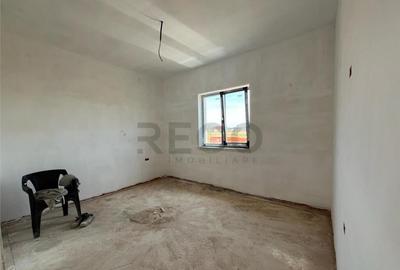 Casă cu 4 camere cu Teren 520 Mp în Sânmartin - 4