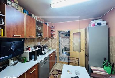 Apartament cu 2 camere decomandat în Valea Aurie - 1
