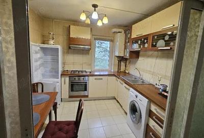 Apartament cu 3 camere semidecomandat în Central - 1