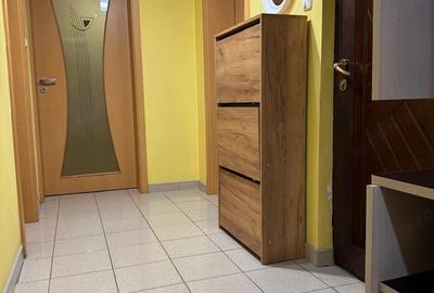 Apartament cu 3 camere decomandat în Lipovei
