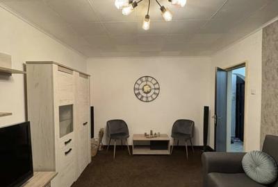 Apartament cu 2 camere decomandat, mobilat în Tei