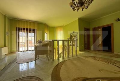 Casă cu 10 camere cu Teren 908 Mp în Central - 2
