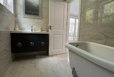Vilă cu 7 camere, P+E, Piscină, 1102mp teren, Dealuri, Oradea. - 10