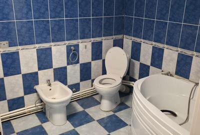 Apartament cu 3 camere decomandat în 16 Februarie - 4