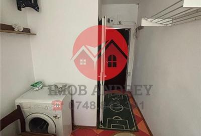 Garsonieră în Vest