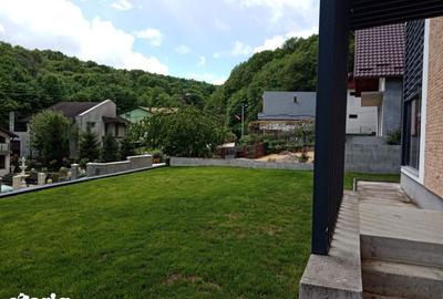 Casă cu 5 camere cu Teren 997 Mp în Bascov - 8