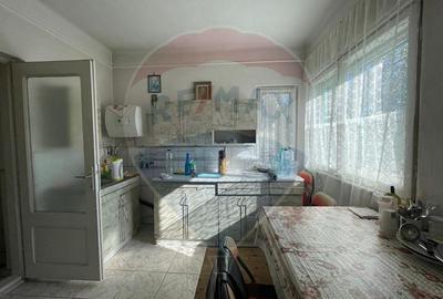 Casa / Vila spatioasa cu curte generoasa in Urlati - 7