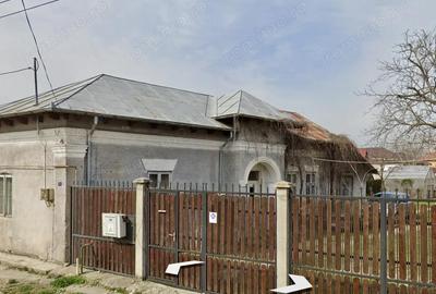 Casă cu 2 camere cu Teren 650 Mp în Central - 1