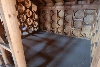 Casă cu 6 camere în Bujoreni