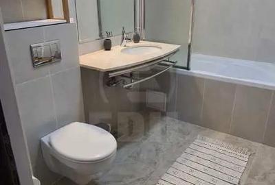 Apartament cu 3 camere semidecomandat în Central - 3