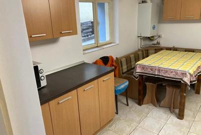 Inchiriez casa recent renovata in cartierul Tiglari (accept muncitori) - 2