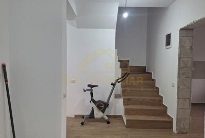 Casă cu 4 camere cu Canalizare în Central - 25