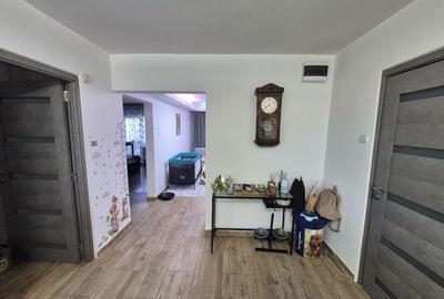 Ap decomandat 4 camere , 2 bau si 2 balcoane-zona Colentina bloc 1986 - 3