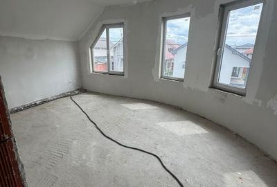 Casă cu 5 camere cu Teren 300 Mp în Sânmartin - 4