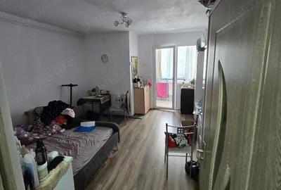 Garsoniera renovata, la parter, zona Piata Astra